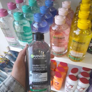 ژل‌ آرایش پاک کن میسلار زغالی ۳ در ۱ گارنیر مناسب پوست مستعد جوش سر سیاه حجم ۴۰۰ میلی