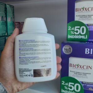 Alternative view of شامپو BIOXCIN سفید برای درمان ریزش مو حجم ۳۰۰ میلی